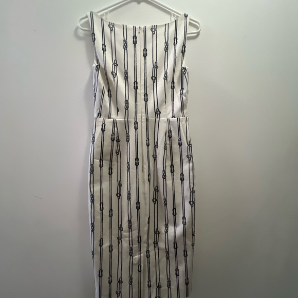 Elegant White and Black Striped Dress - Picture 1 of 3